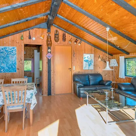 Three-bedroom In 8 Dom wakacyjny *