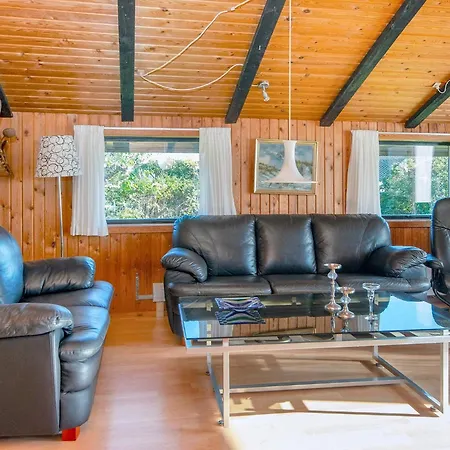 Three-bedroom In 8 Lemvig