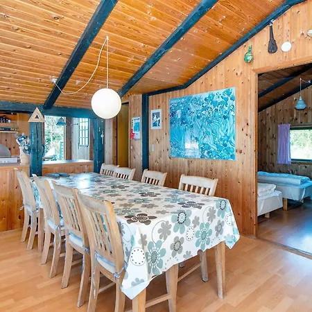Three-bedroom In 8 *