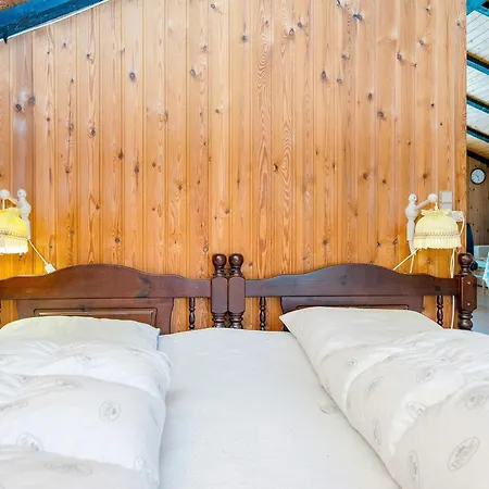 Three-bedroom In 8 Dom wakacyjny